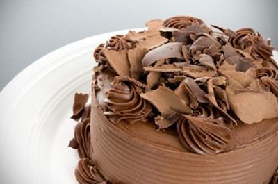طرز تهیه ورقه های شکلات رولی برای تزیین کیک ها